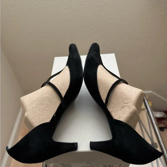 Vintage Giorgio Armani Pumps - Picture 3 of 6